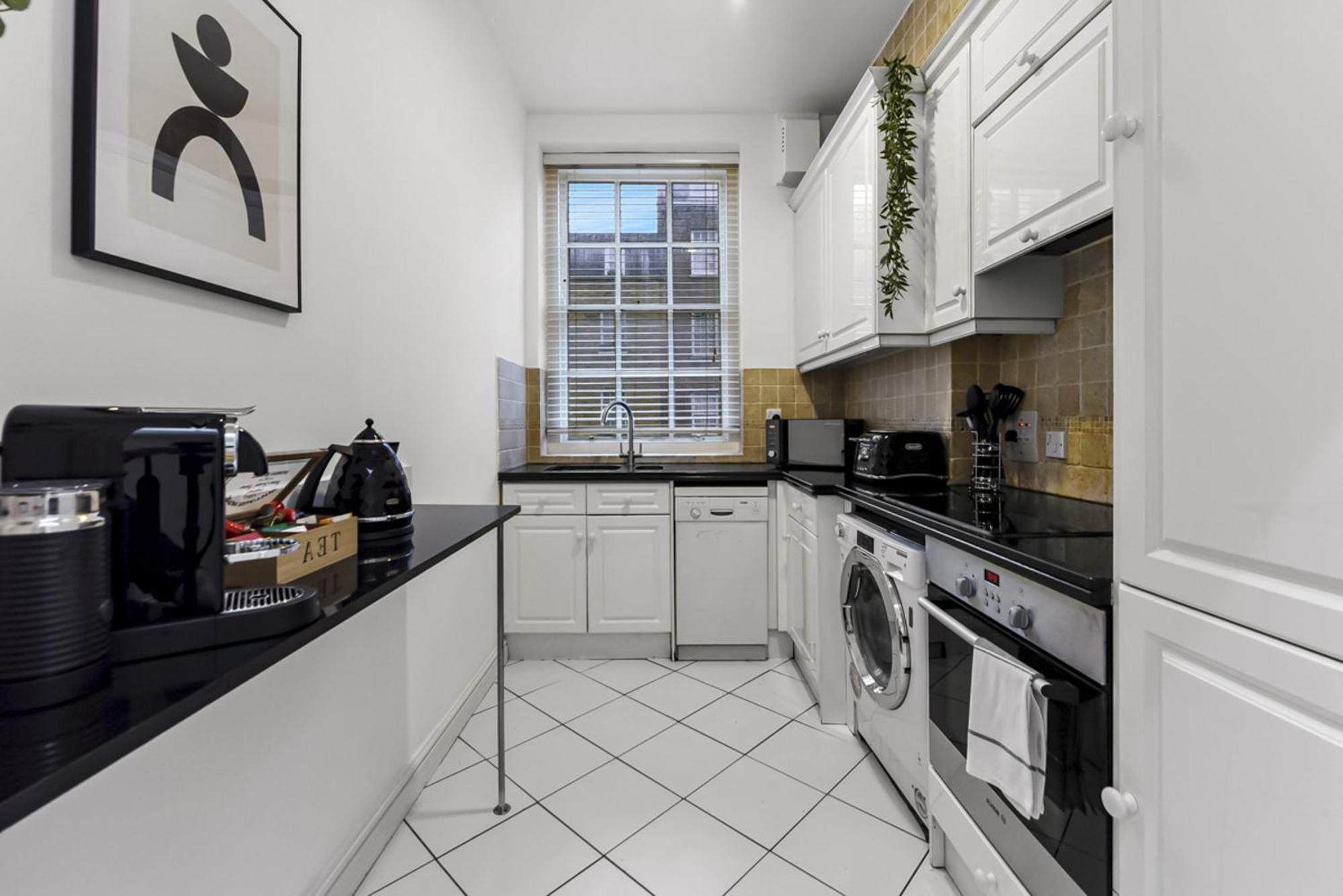 2 Bed Apartment- Mayfair 1 Appartement Londen